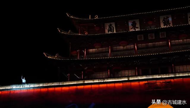 建水县举办“家国情·古城韵”——千年建水T台秀