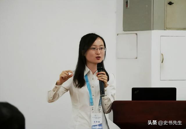 南京大学博导东思嘉去世，年仅33岁，32岁当博导，生前美照曝光