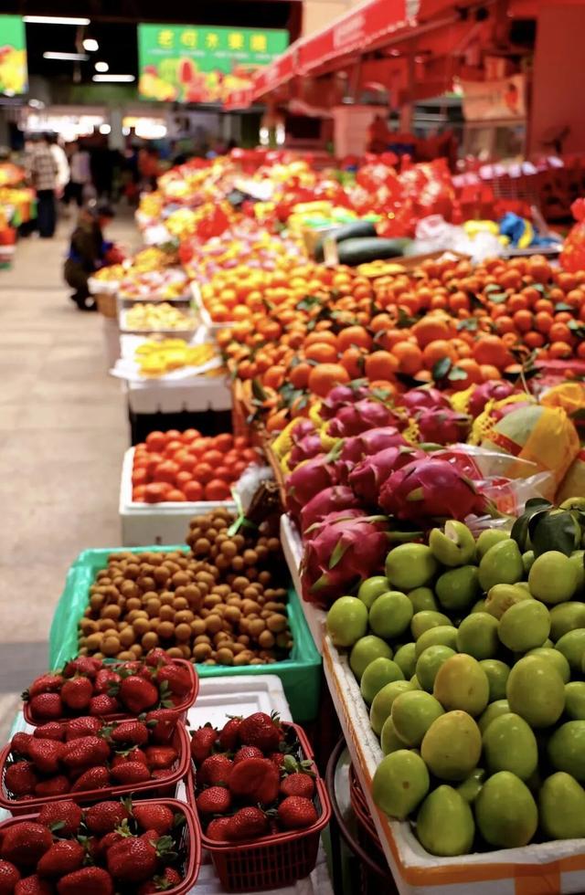 不输昆明！高铁可达20℃暖冬小城，泡温泉晒太阳水果随吃！人少物价低，6元就嗦粉！