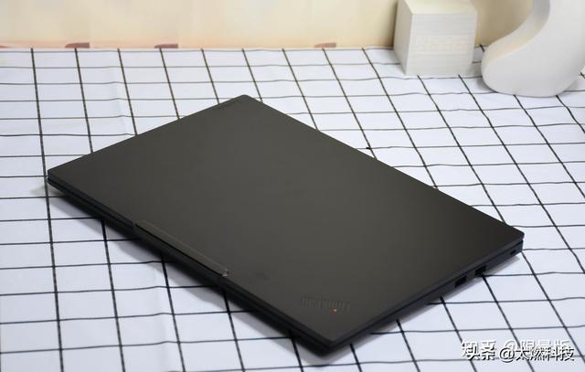 ThinkPad E14 2025 AI元启长续航版测评：全天候续航超轻薄商务本
