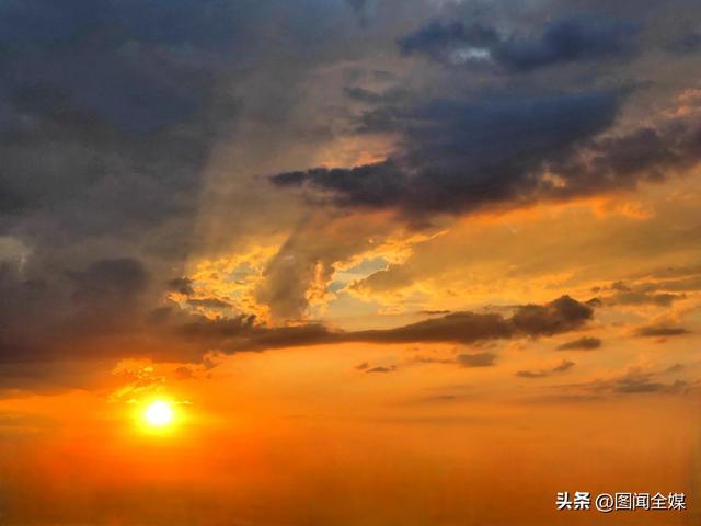 西安：天空绘就瑰丽视觉盛宴