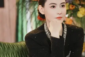张柏芝，黑丝小香风精致搭配，时尚辣妈魅力依旧图片