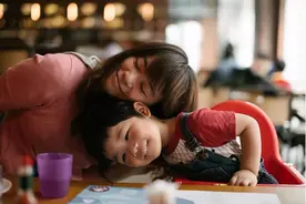 孩子不喜欢看书？逼迫、打骂都没用，这三种方法让孩子爱上阅读图片