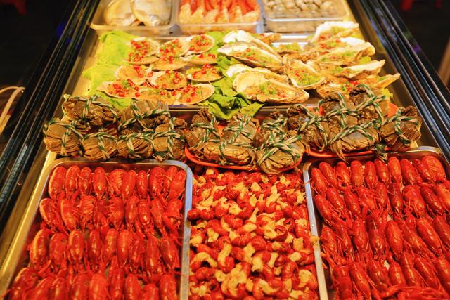 兰州正宁路小吃夜市，一条街，百种味，感受舌尖上的西北风情