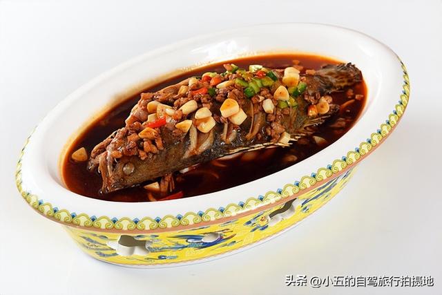 徽州古城2025终极攻略曝光！鱼灯展+非遗狂欢+暗黑美食