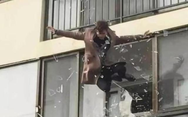 大衣哥跳楼身亡、赵本山灵堂、宋佳知三当三，造谣的越来越离谱了