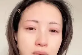 包文婧孕期得甲流，脖子额头揪痧，眉间扎针，心疼得饺子直图片