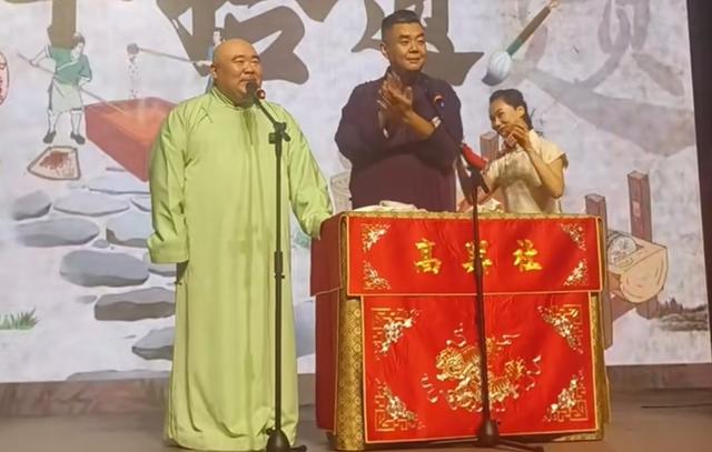 让嫂带火高兴社后，网友实地现场打卡，五十多一张票有七个人观看