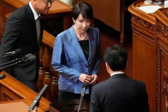 高市还没登上访美飞机，美日突然联手派兵，决不许中国改变现状？