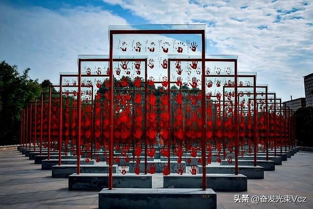 他当市长嫌工资低，辞职去“捡破烂”，捡到80亿财富非要上交国家