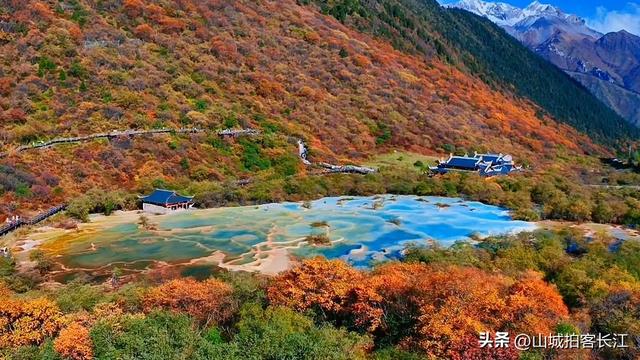 四川北部的十八线小城，不仅有机场和高铁站，还有一大堆绝美景点