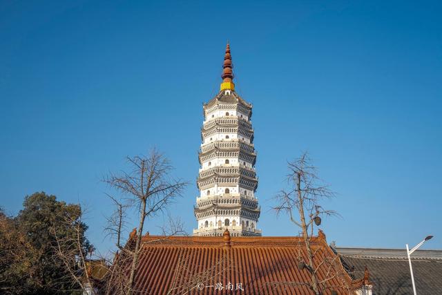 万里长江第一塔，千年古刹听潮声：安庆迎江寺探秘