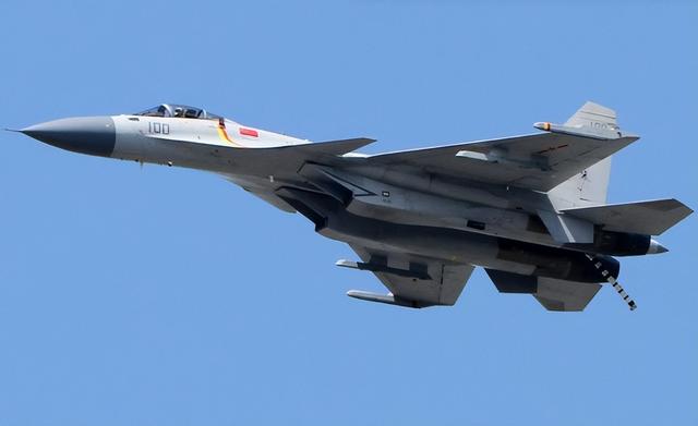 西北大漠传捷报，2款六代机同框罗布泊，试飞已到最关键时刻！