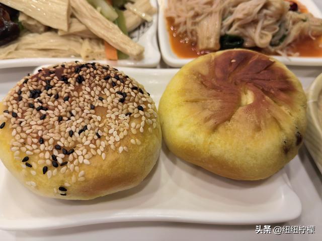 在甘肃省定西市临洮县吃了牛肉面，一碗面条多到足够两个人一起吃