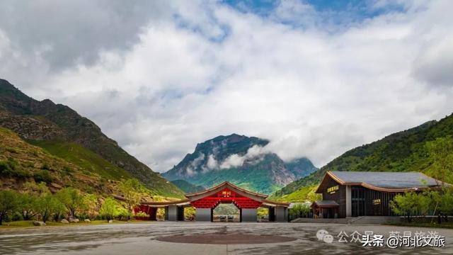 高山草甸、峡谷奇观，这座小城是被低估的自然宝藏
