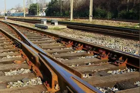 火车轨道的轨距，为何要设计成1.435米？为何俄罗斯坚持用宽轨？图片