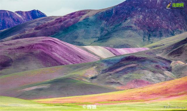 沙漠与湖泊相拥！西藏这片五彩沙丘美到犯规