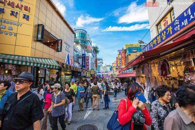 继德国之后，英国也开始贴出“中文标语”？中国游客：不能够接受