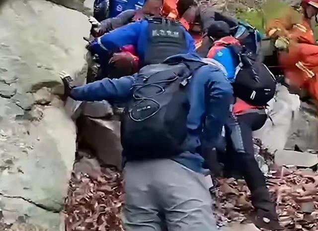 辽宁男子景区坠崖身亡后续，在场人：他坐上去脚没勾住！律师发声