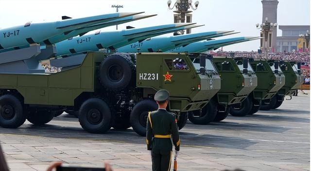 北京大阅兵后，俄方获新情报：美国已为中国准备25款秘密武器