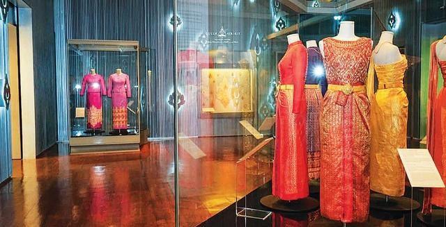 葬礼第10天！泰王被侍从扶着走，苏后冷着脸，欧拉弄独自祭奠婆婆