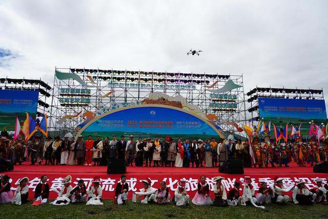 保护与发展相融合，生态与文明同步行 2025石渠黄河流域文化旅游帐篷季暨招商引资推介活动精彩开幕