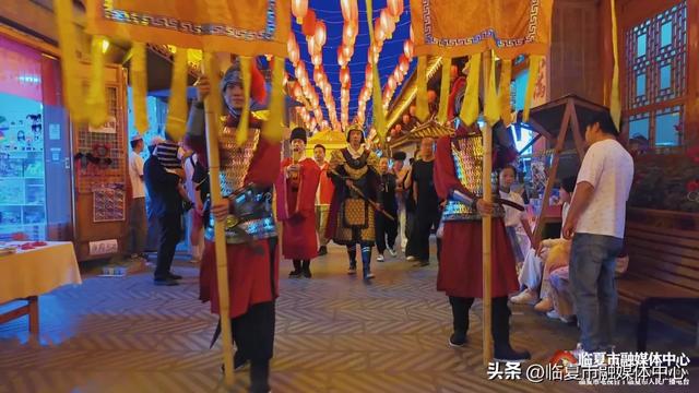 世界各地游客：“很松弛很Chill”！为八坊十三巷里的消夏“凉”方点赞！