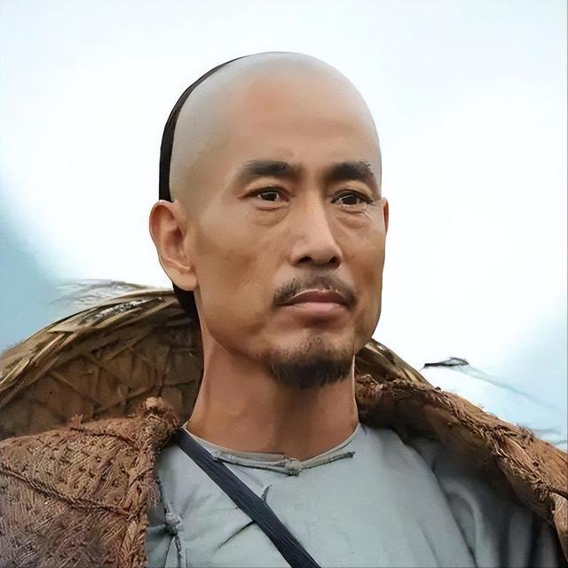 54岁凭央视大剧一夜爆火，如今又父子同台飙戏，17岁儿子比他还帅