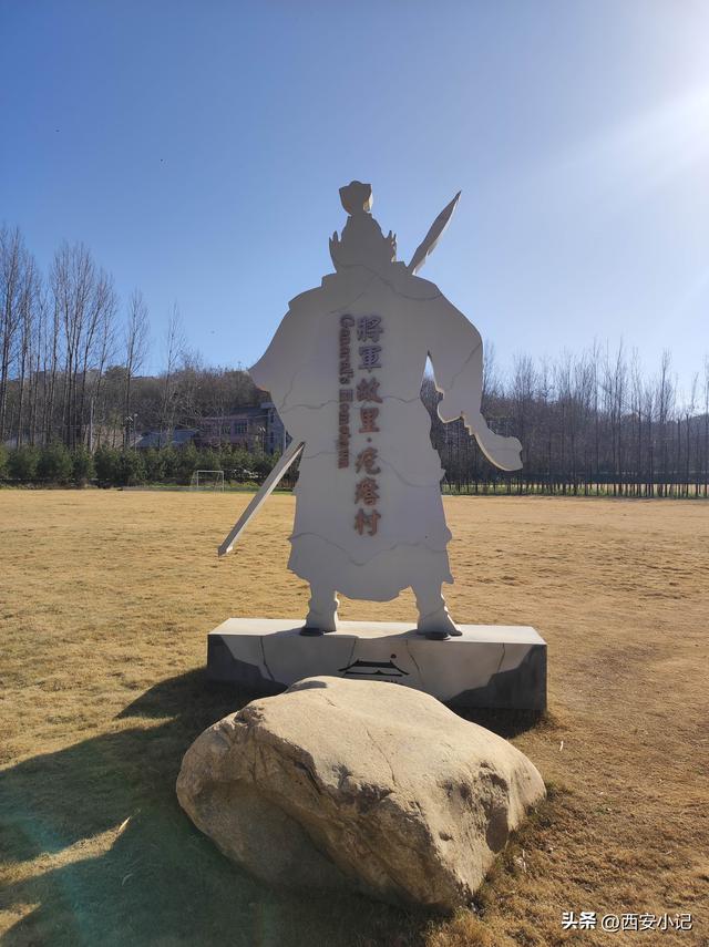 赏柿子不需要去远方，西安这里1小时可达，红柿配村舍，人少景美