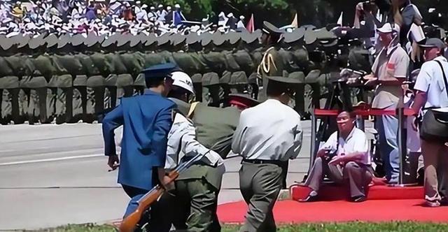 阅兵出现重大失误？导弹挂反、字打错，央视曝真相，涉及82名英烈