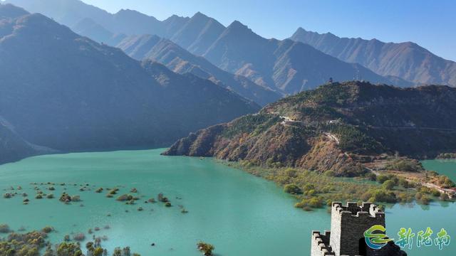两江交汇碧波现