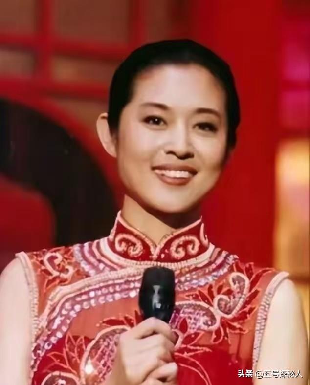 长得太美被导演占为己有，4年后生下大明星儿子，17岁就成男一号