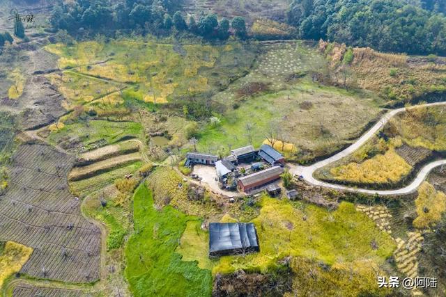 摩旅偶遇大理郊外的山区风光,云雾飘渺梯田春色,这就是永平县啊