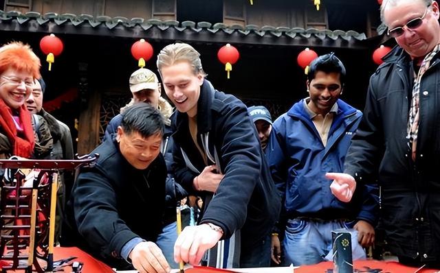 中国又一座城市被“占领”，十万外国人赖着不走，还想成家立业！