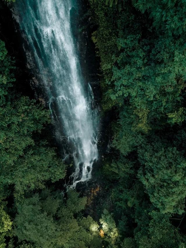 秘境新发现！比起青城山，我更爱它旁边0元的隐藏瀑布，超好玩！