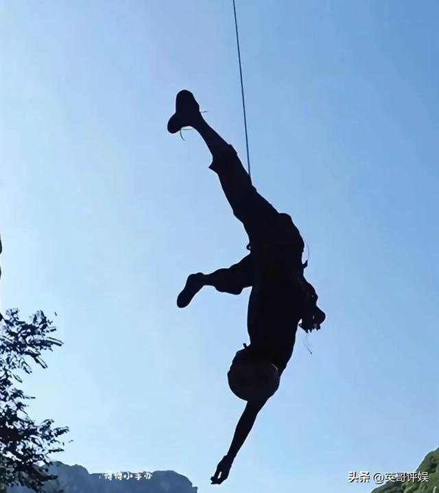 突发！演员王一博徒手攀岩	，手滑坠海