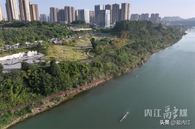 走，去内江花萼湿地边赏景边“读”历史