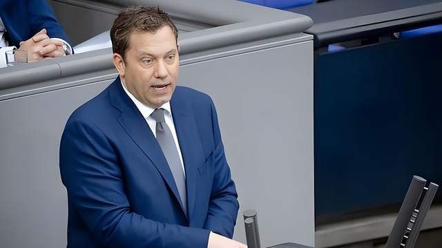 日本话音刚落，又一国介入台海，专机已经离华，要逼中国做3件事