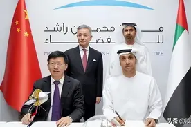 阿联酋宇航员已经到位！生动演绎什么叫头顶一块布，全球我最富！图片