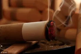 艾灸肚脐 驱寒健脾通气血图片