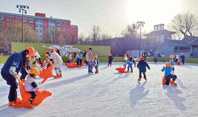 承包全家冬日快乐！王府中环冰乐园已上线→