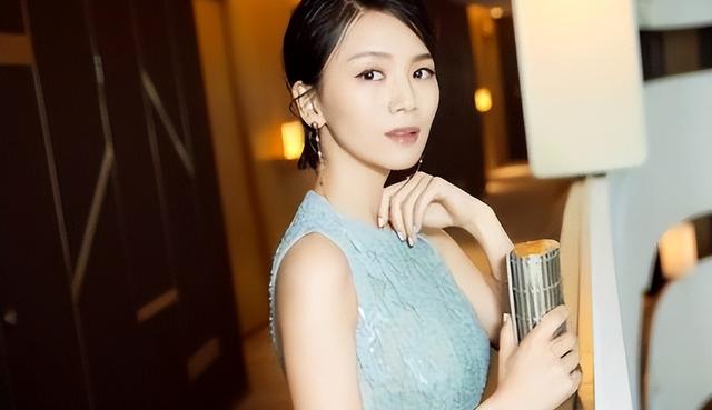 陈思诚爱惨了她	，王凯迷恋着她，41岁成单亲妈妈的她活成了大赢家