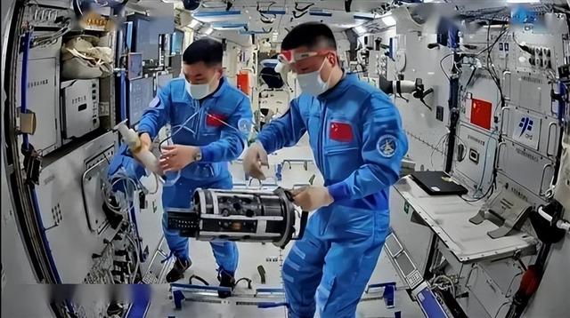 神州二十一直播“太空烧烤”！190种美食管够，宇宙级餐厅太硬核