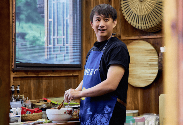 男明星做饭人设多赚钱？谢霆锋烤肠卖15亿，林依轮辣酱估值3.6亿