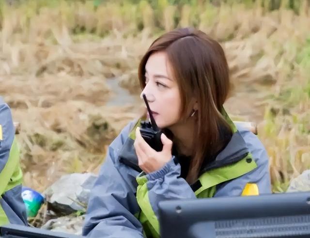 婚姻事业全无，消失4年后，49岁赵薇再曝近况	，胃癌传闻真相曝光