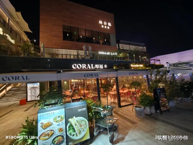 上海GateM西岸梦中心，为开封滨湖商业提供了湖畔松弛感的参考