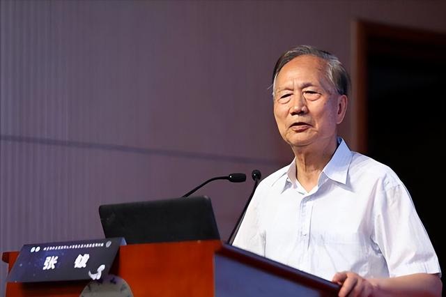 特朗普慌了：签下万亿美元豪赌计划！与此同时中国神秘人物藏不住
