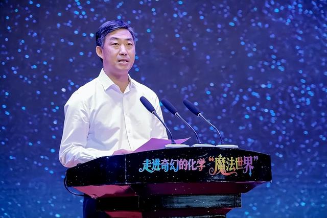“未来讲堂——走进奇幻的化学‘魔法世界’”活动在张掖成功举办