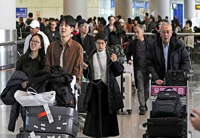大量日本游客涌入北京！打着旅游幌子不去旅游不吃美食，为啥来？