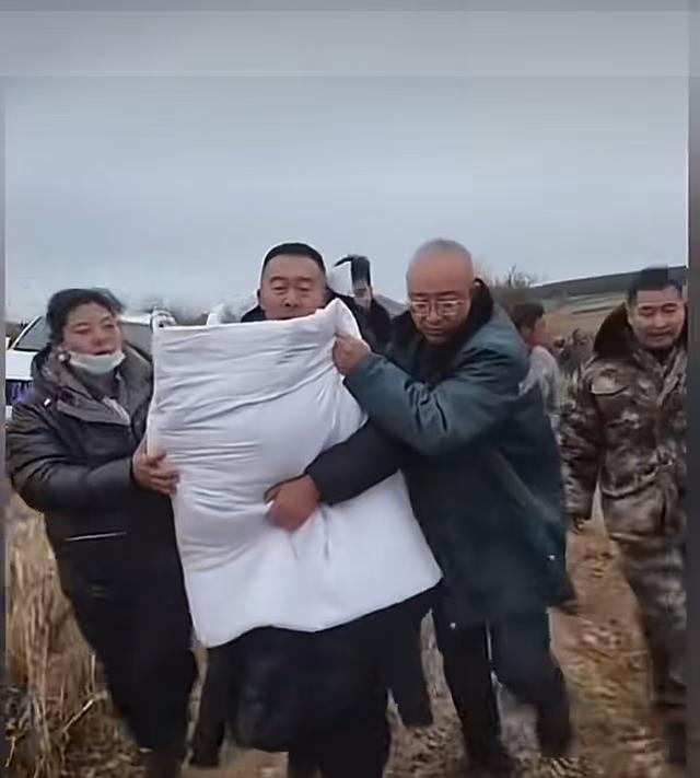 村干部讲述3岁女童获救经过